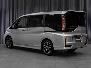 Минивэн Honda Stepwgn 2017 года, 1749000 рублей, Тюмень
