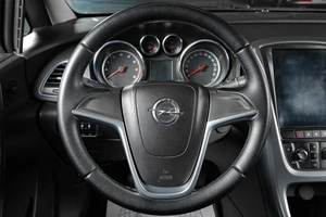 Седан Opel Astra 2012 года, 739000 рублей, Тюмень