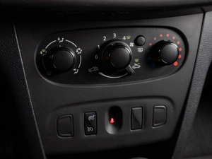 Хетчбэк Renault Sandero 2017 года, 689000 рублей, Тюмень