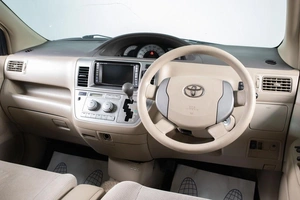 Минивэн Toyota Raum 2003 года, 719000 рублей, Сургут