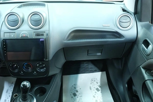 Хетчбэк Ford Fiesta 2008 года, 679000 рублей, Омск
