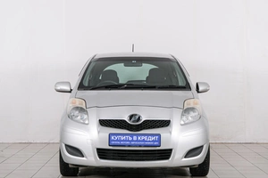 Хетчбэк Toyota Vitz 2010 года, 699000 рублей, Красноярск