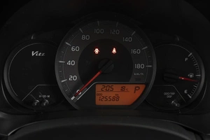 Хетчбэк Toyota Vitz 2017 года, 1000000 рублей, Омск