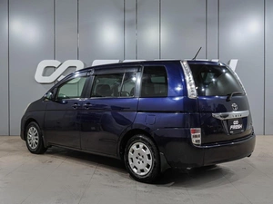 Минивэн Toyota Isis 2013 года, 1184000 рублей, Воронеж