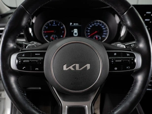 Седан Kia K5 2021 года, 2580000 рублей, Тюмень