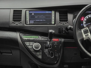 Минивэн Toyota Isis 2012 года, 1270000 рублей, Красноярск