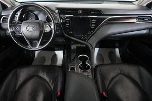 Седан Toyota Camry 2018 года, 2839000 рублей, Омск