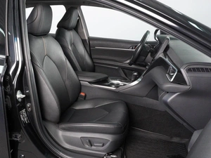 Седан Toyota Camry 2023 года, 3499000 рублей, Красный Пахарь