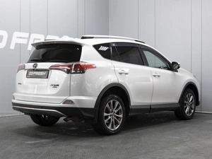 Внедорожник Toyota RAV4 2018 года, 2980000 рублей, Омск