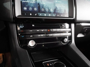 Внедорожник Jaguar F-Pace 2016 года, 3350000 рублей, Воронеж