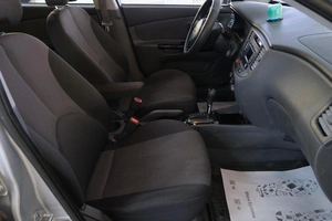 Седан Kia Rio 2011 года, 719000 рублей, Омск