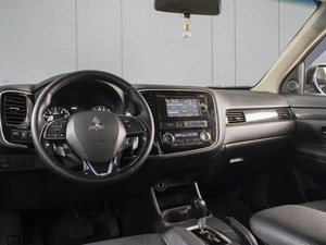 Внедорожник Mitsubishi Outlander 2015 года, 1850000 рублей, Омск