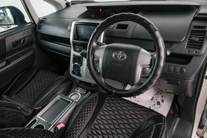 Минивэн Toyota Voxy 2010 года, 1349000 рублей, Красноярск