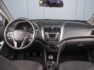 Седан Hyundai Solaris 2014 года, 1170000 рублей, Омск