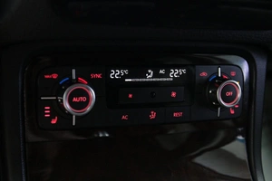 Внедорожник Volkswagen Touareg 2012 года, 2058000 рублей, Солонцы