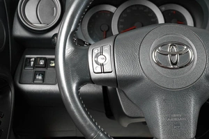 Внедорожник Toyota RAV4 2012 года, 1899000 рублей, Тюмень