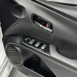 Лифтбек Toyota Prius 2016 года, 1697000 рублей, Красноярск