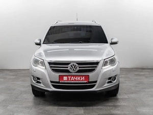 Внедорожник Volkswagen Tiguan 2010 года, 1210000 рублей, Красноярск
