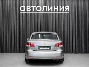 Седан Toyota Avensis 2011 года, 1100000 рублей, Красноярск