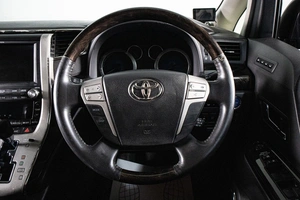 Минивэн Toyota Vellfire 2012 года, 2679000 рублей, Сургут
