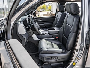 Внедорожник Toyota Sequoia 2023 года, 10050000 рублей, Краснодар