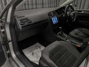 Хетчбэк Volkswagen Golf 2013 года, 1299000 рублей, Красноярск