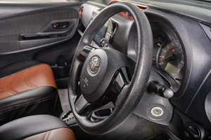 Хетчбэк Toyota Vitz 2017 года, 999000 рублей, Томск