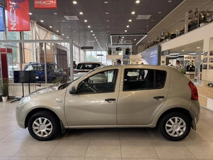 Хэтчбек Renault Sandero 2014 года, 725000 рублей, Орёл