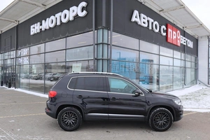 Внедорожник Volkswagen Tiguan 2012 года, 1600000 рублей, Мирное