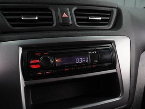 Хетчбэк Kia Rio 2015 года, 1049000 рублей, Воронеж