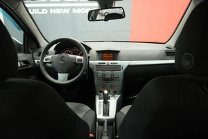 Седан Opel Astra 2012 года, 1050000 рублей, Курск