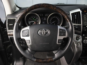 Внедорожник Toyota Land Cruiser 2013 года, 3900000 рублей, Омск