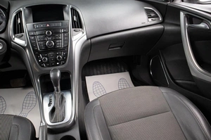 Хетчбэк Opel Astra 2012 года, 559000 рублей, Оренбург