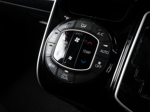 Минивэн Toyota Esquire 2019 года, 2449000 рублей, Тюмень