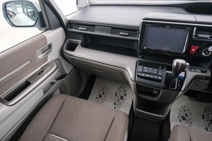 Минивэн Honda Stepwgn 2015 года, 1759000 рублей, Красноярск