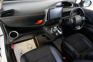 Минивэн Toyota Sienta 2018 года, 1589000 рублей, Омск