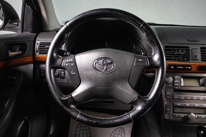 Седан Toyota Avensis 2007 года, 929000 рублей, Сургут