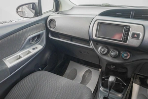 Хетчбэк Toyota Vitz 2015 года, 1019000 рублей, Барнаул