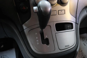 Минивэн Hyundai Grand Starex 2009 года, 1139000 рублей, Омск