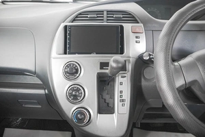 Хетчбэк Toyota Ractis 2005 года, 659000 рублей, Кемерово