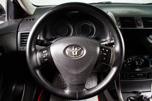 Седан Toyota Corolla 2009 года, 699000 рублей, Сургут