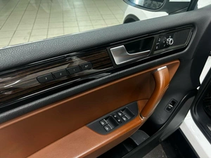 Внедорожник Volkswagen Touareg 2013 года, 2184000 рублей, Красноярск