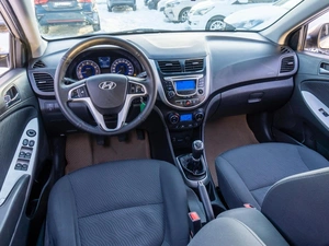 Седан Hyundai Solaris 2012 года, 819000 рублей, Саратов