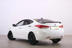 Седан Hyundai Avante 2011 года, 829000 рублей, Омск
