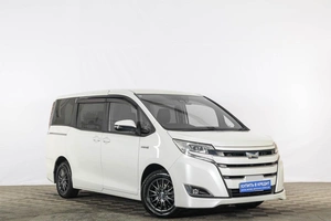Минивэн Toyota Noah 2018 года, 2529000 рублей, Тюмень