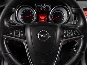 Седан Opel Astra 2013 года, 649000 рублей, Тюмень