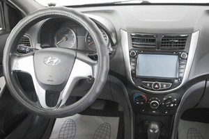 Седан Hyundai Solaris 2013 года, 949000 рублей, Кемерово