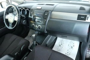 Хетчбэк Nissan Tiida 2010 года, 679000 рублей, Омск