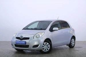 Хетчбэк Toyota Vitz 2010 года, 599000 рублей, Омск