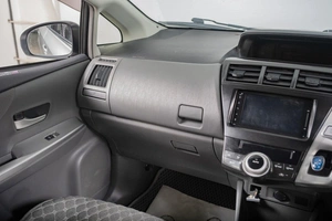 Универсал Toyota Prius Alpha 2012 года, 1069000 рублей, Томск